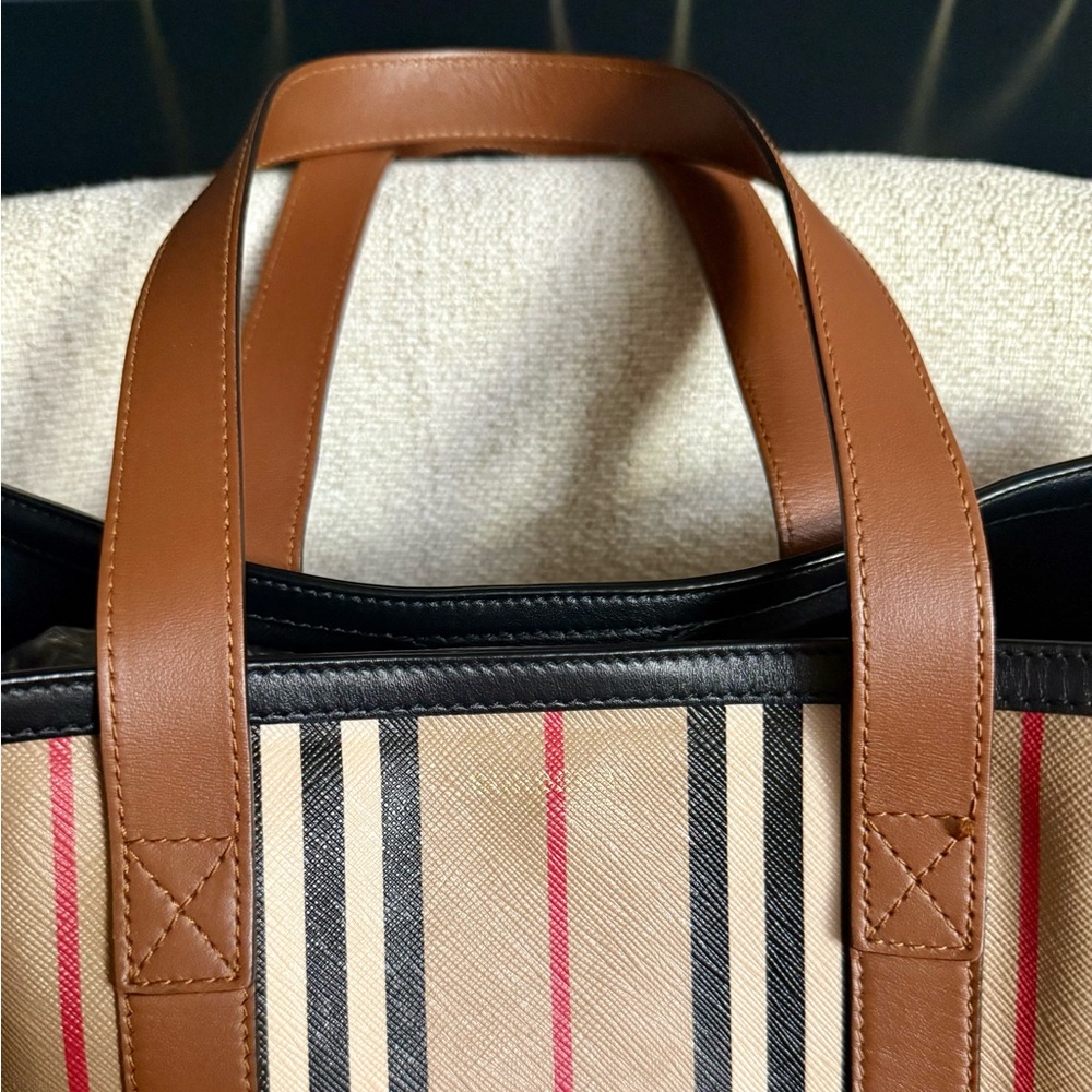 Authentic Burberry Icon Stripe E-Canvas Portrait Tote bag - Picture 5 of 16